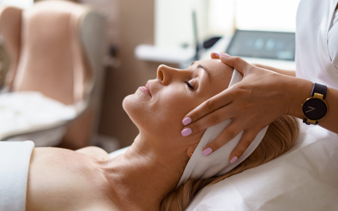 Facial massage beauty treatment