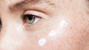 Soin du contour des yeux